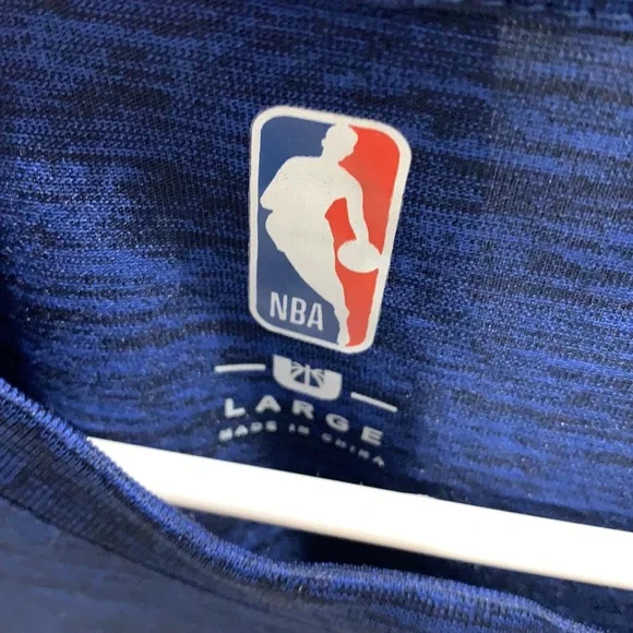 OKC Thunder-NBA brand-long sleeved shirt-size large - Picture 2 of 3